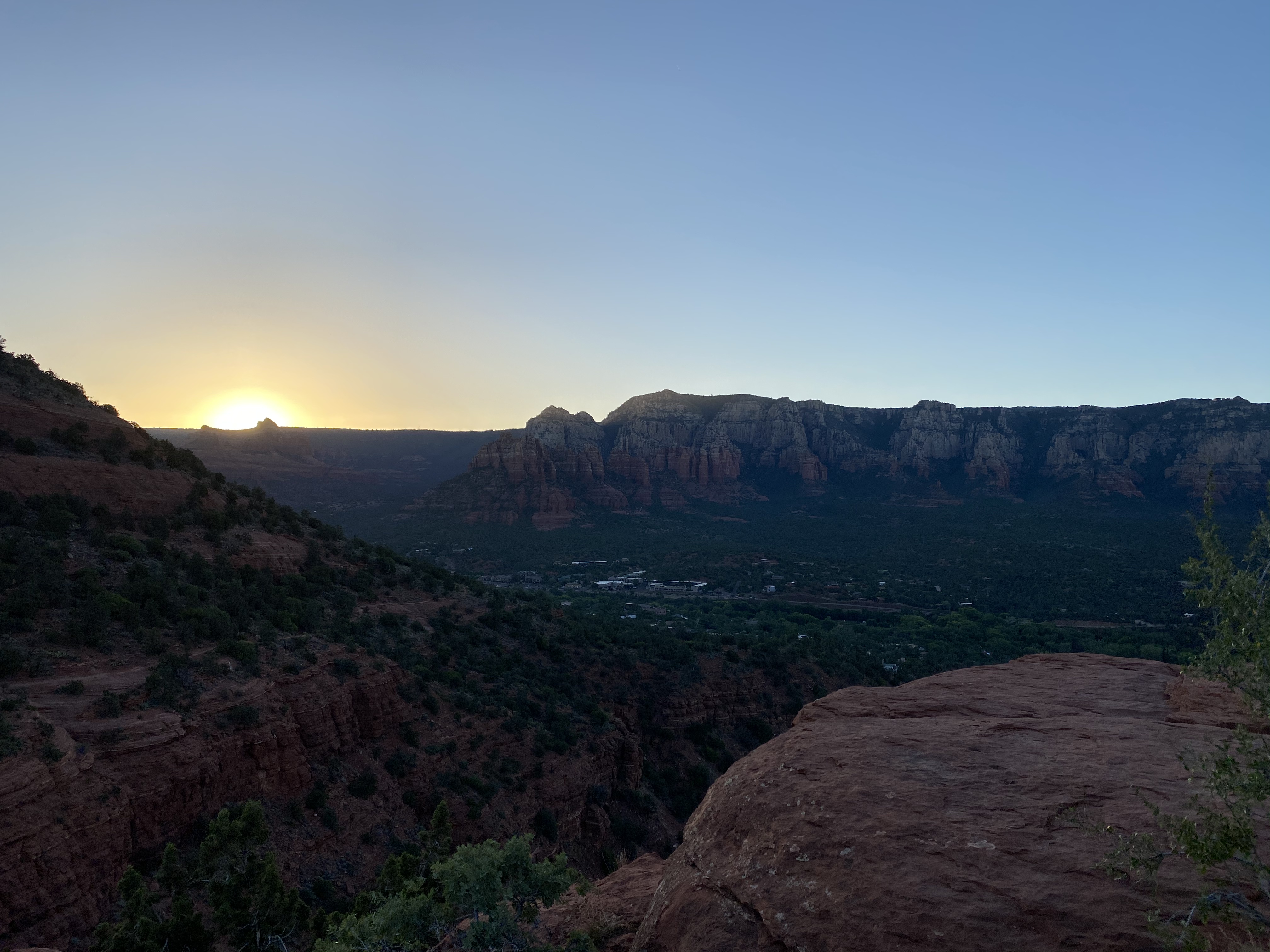 10 Life-changing benefits of walking up early (and how you can do it too)